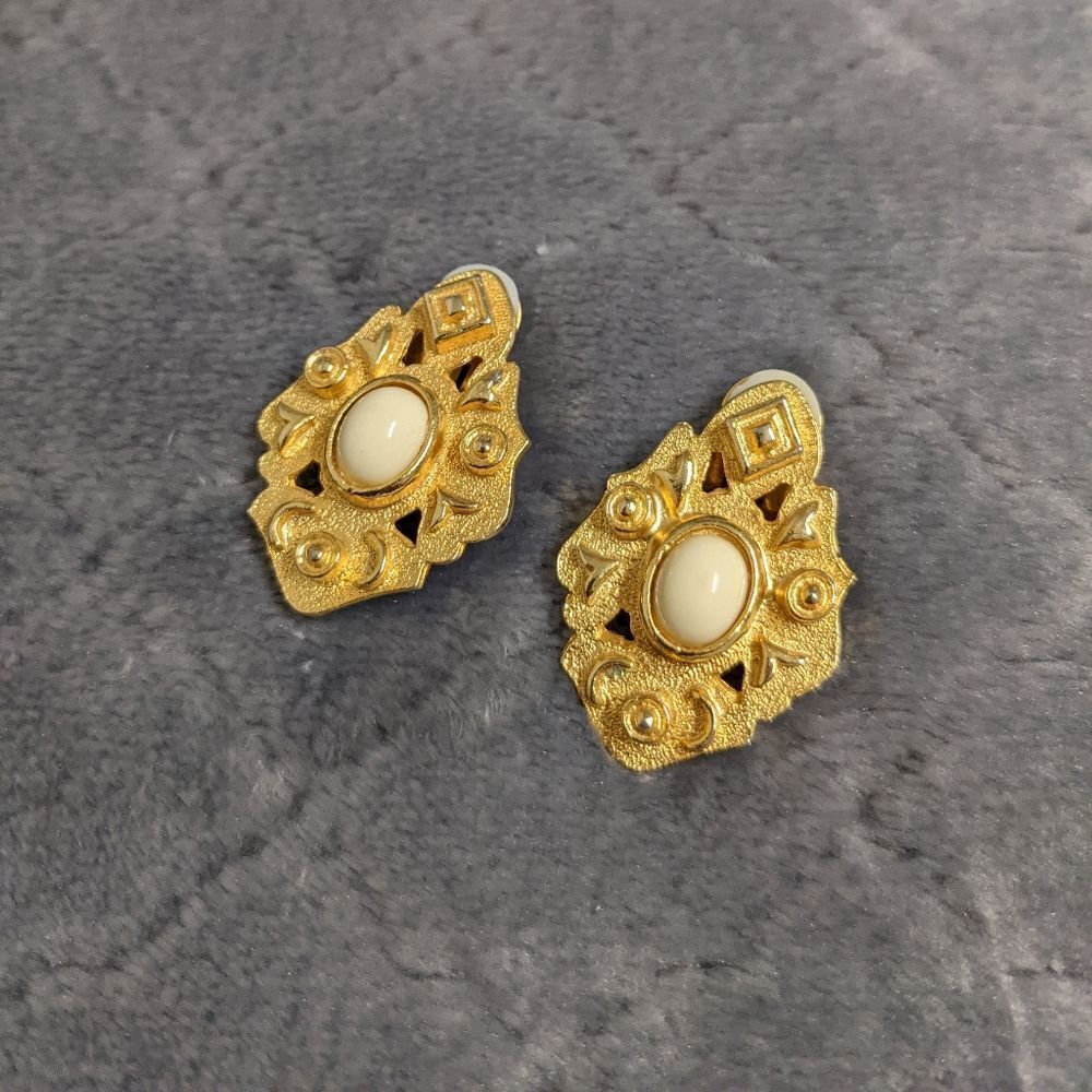 Vintage Goldtone Clip Earrings w/ Ivory Colored Cabachon Bead Accent